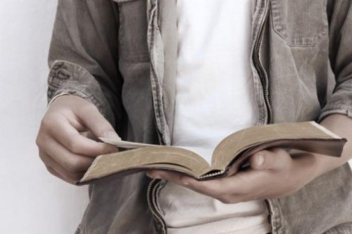 O Evangelho ensina a combater o mal, orienta o Papa