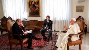 Papa desmente rumores de renúncia e diz querer viajar a Moscou e Kiev