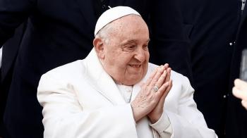 Papa apresenta leve melhora e reza pelas vítimas em Mianmar