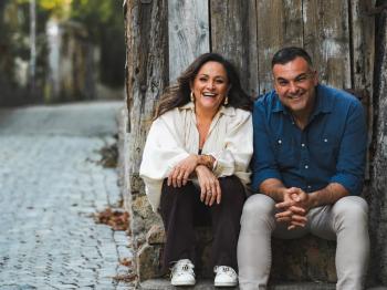 Ziza Fernandes e Maninho apresentam Dois, uma parceria de décadas