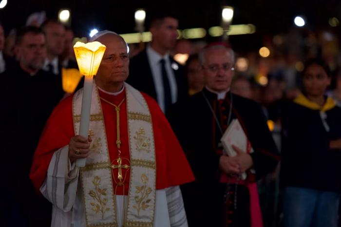Papa Leão XIV conduz terço e procissão das velas no Santuário de Lourdes