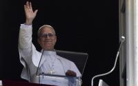 Não se pode amar a Deus sem que esse amor transborde ao nosso irmão, lembra o papa